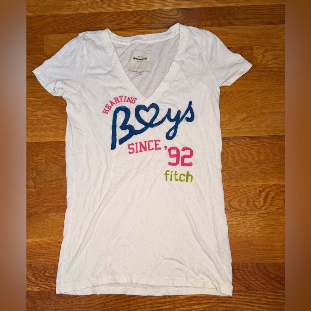 Abercrombie & Fitch Y2K Heart Graphic Baby Tee V-Neck Top